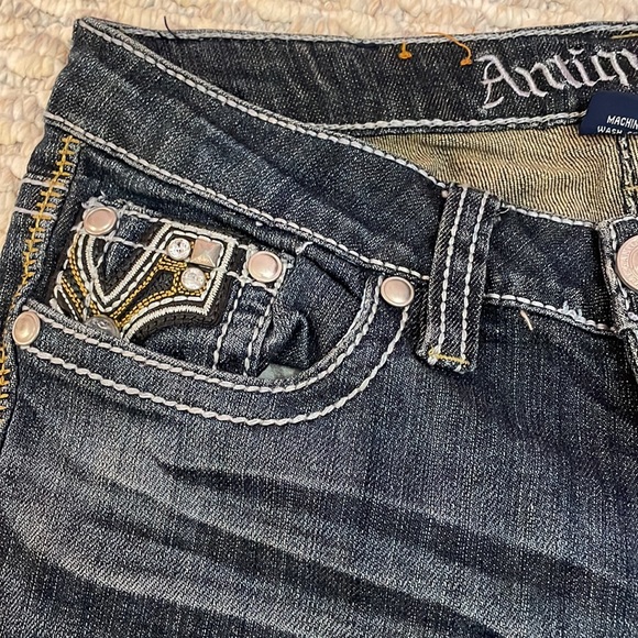 Antique Rivet mid-rise distressed straight leg size 25 - Picture 2 of 9